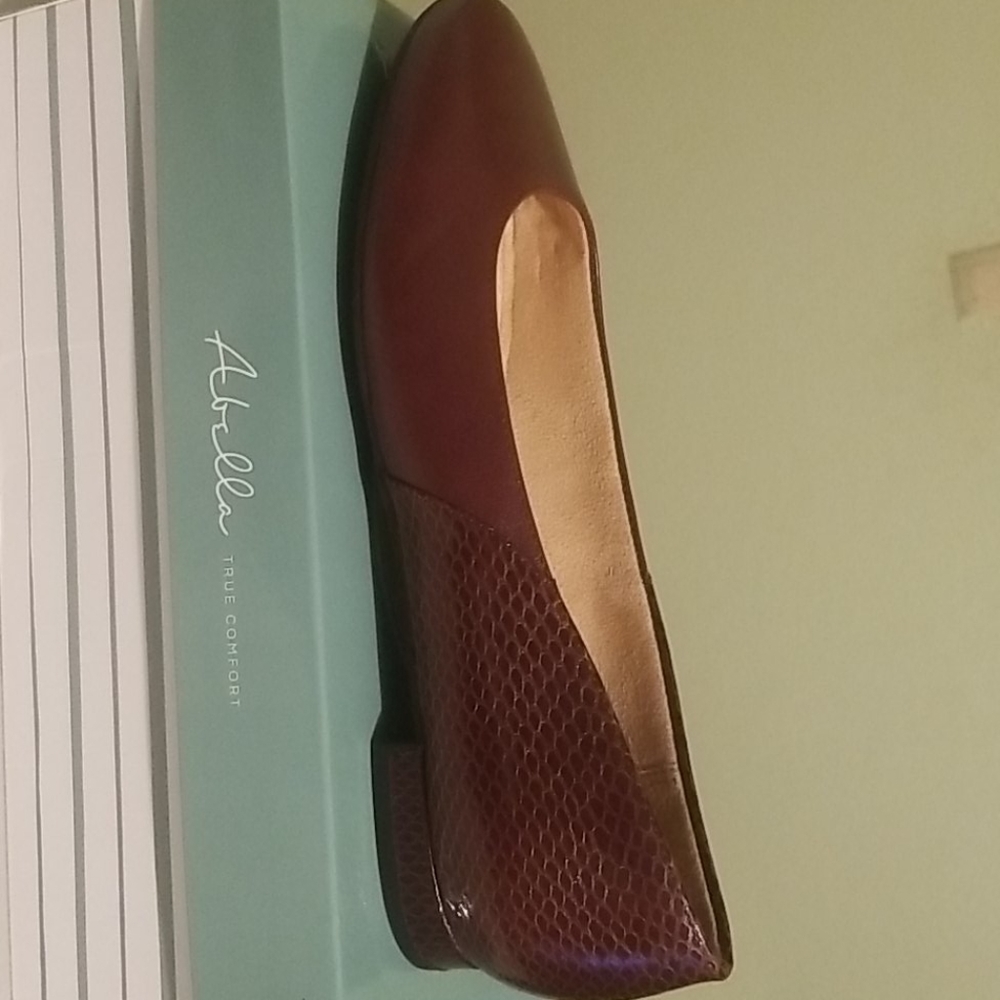 women dress flats burgundy color